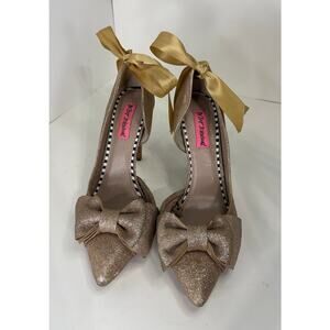 Betsey Johnson Metallic Glitter Champagne Gold Stilettos w ankle tie / bows Sz 7